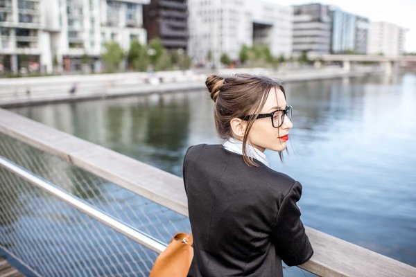 ¿Cómo integrar accesorios de inspiración náutica en un armario de verano?